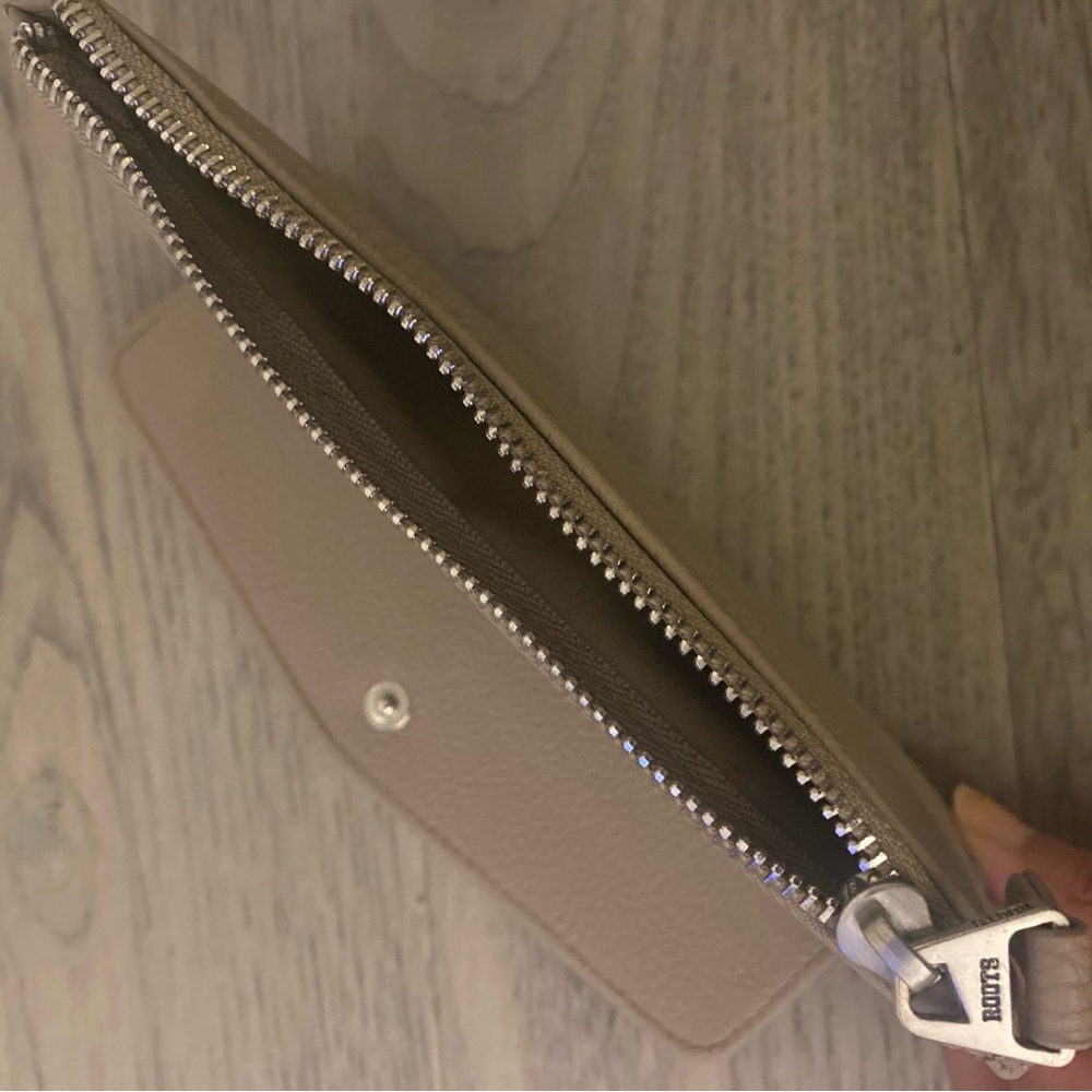 ROOTS | Wallet - Picture 3 of 3